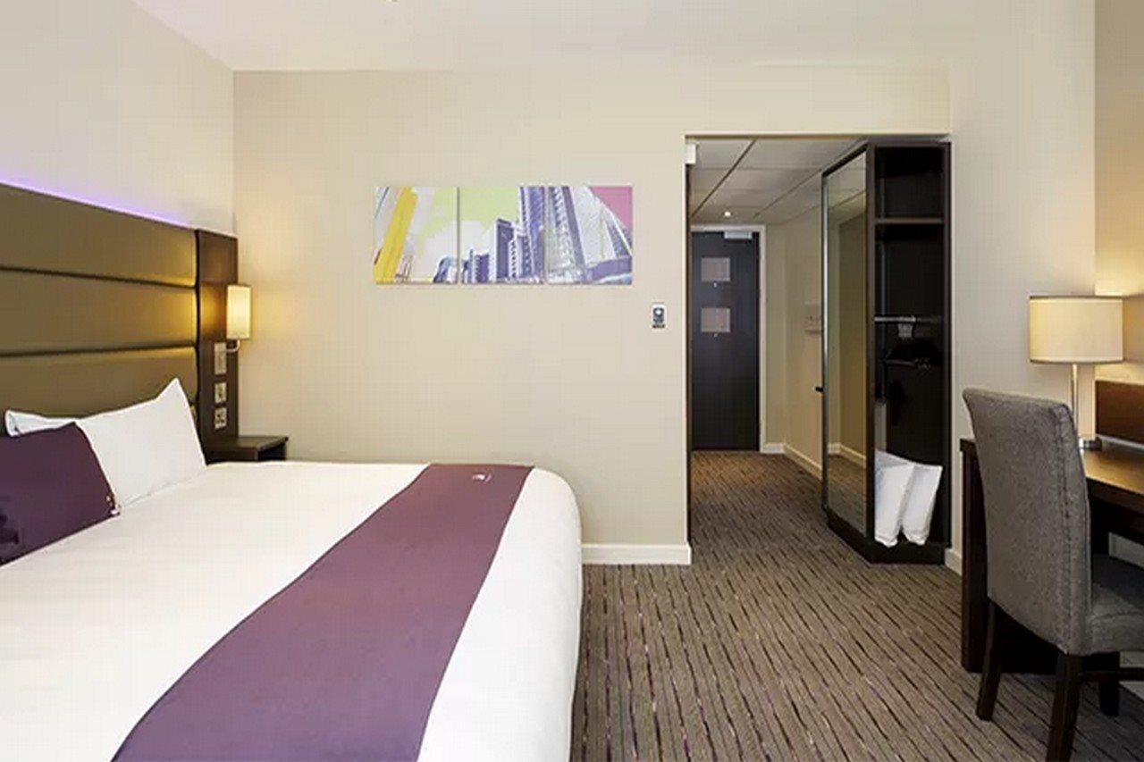 בארנט Premier Inn London Edgware מראה חיצוני תמונה