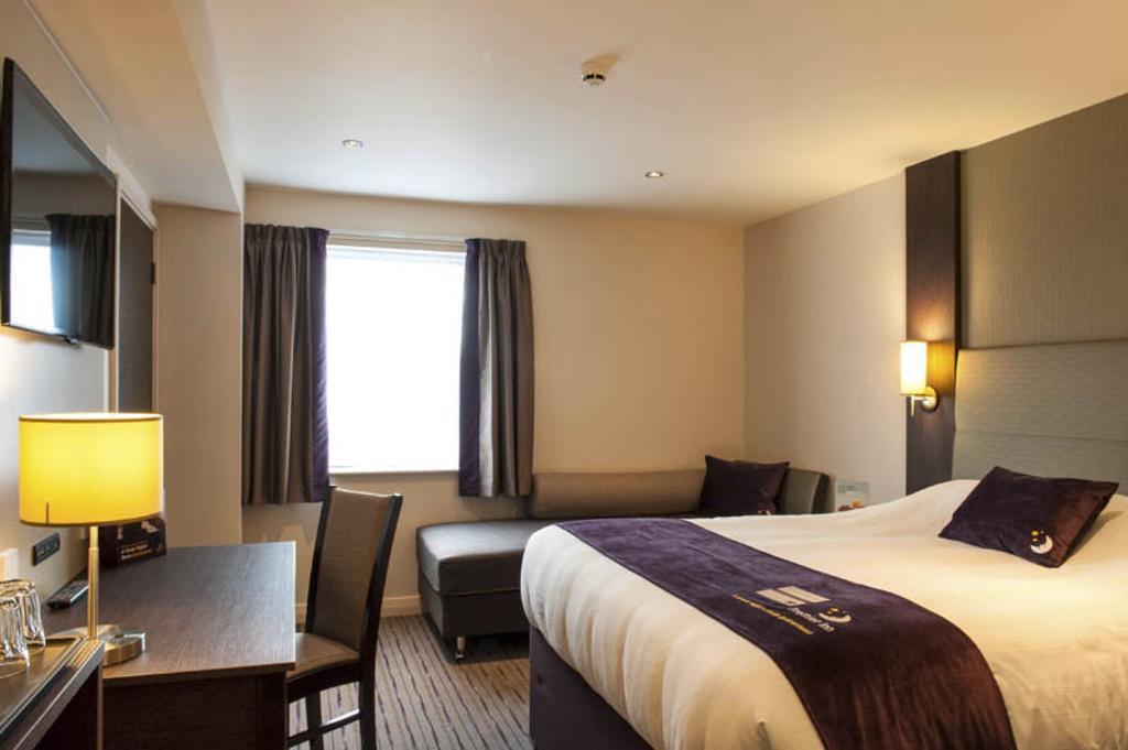 בארנט Premier Inn London Edgware חדר תמונה