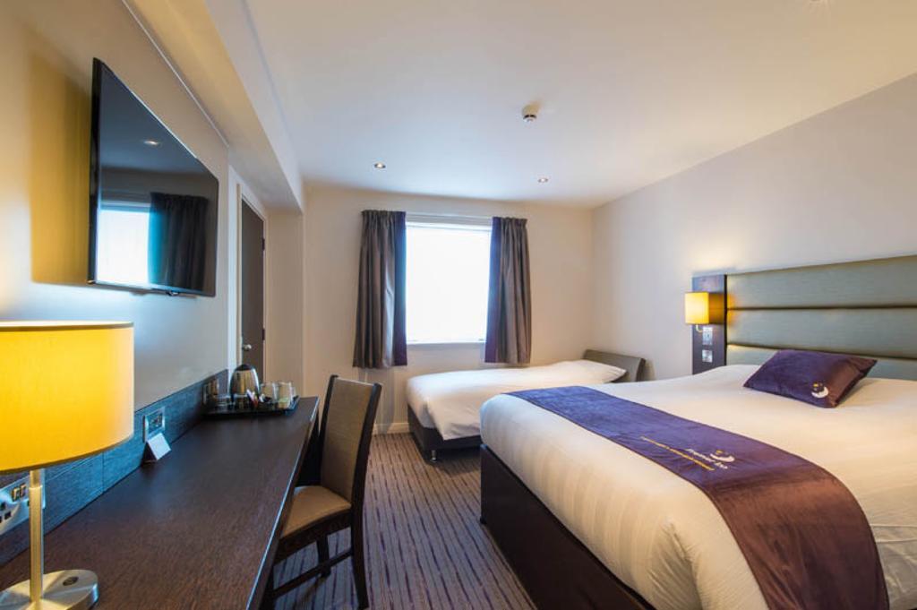 בארנט Premier Inn London Edgware מראה חיצוני תמונה