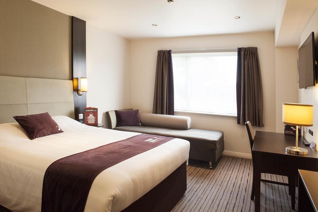 בארנט Premier Inn London Edgware חדר תמונה