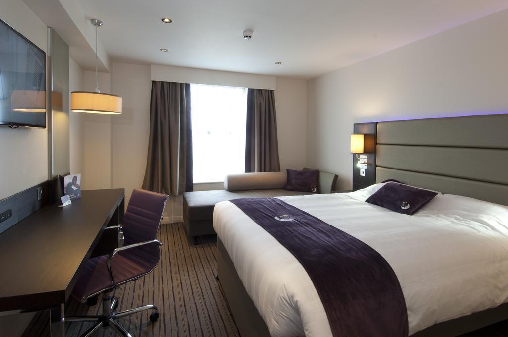 בארנט Premier Inn London Edgware חדר תמונה