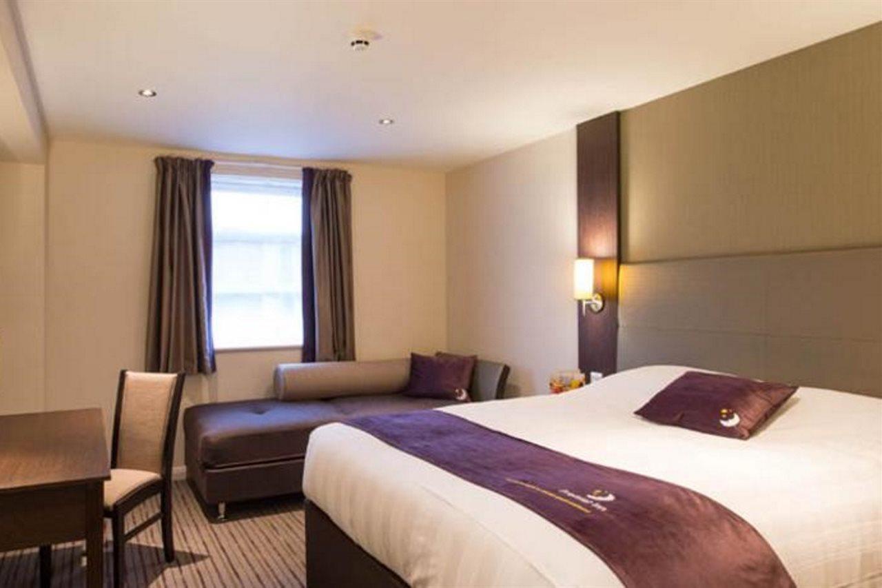 בארנט Premier Inn London Edgware מראה חיצוני תמונה