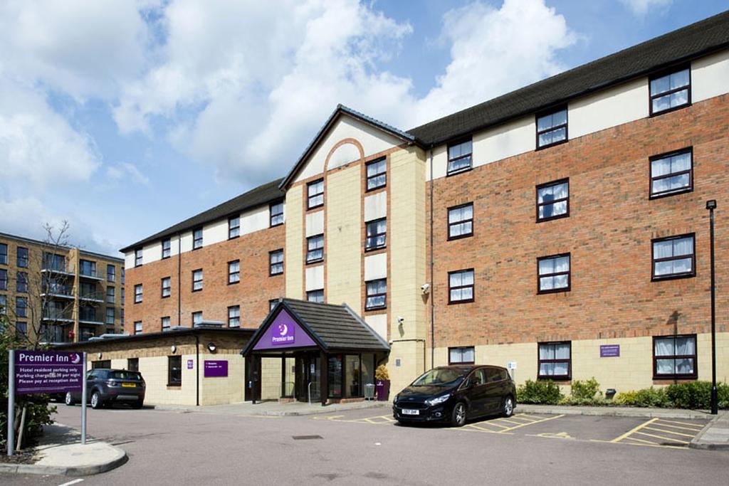 בארנט Premier Inn London Edgware מראה חיצוני תמונה